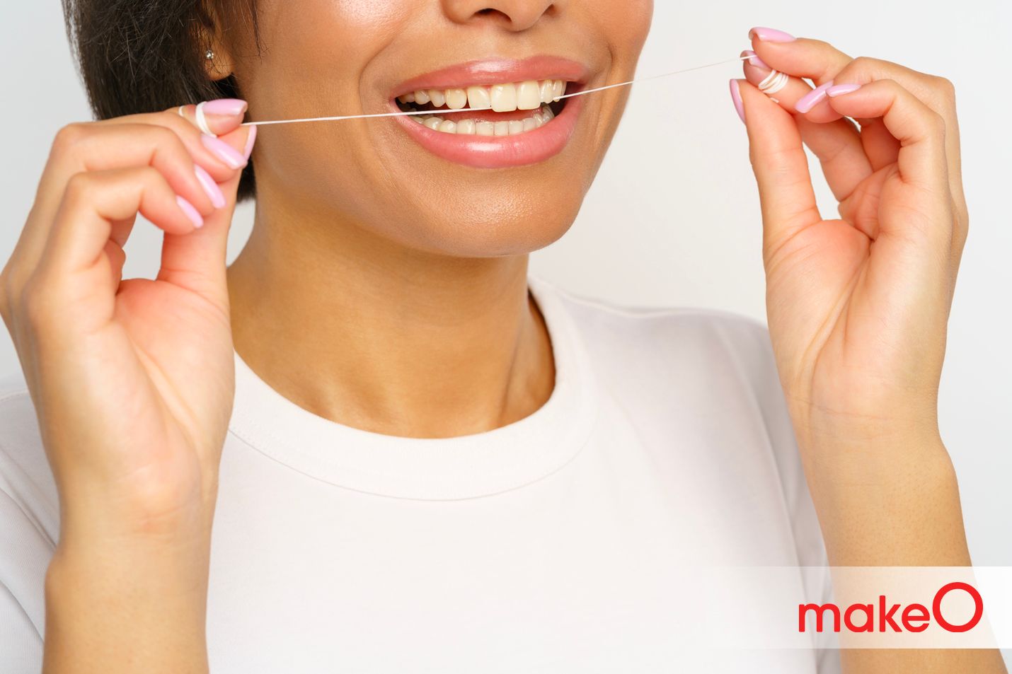 How to Floss Your Teeth Correctly? | makeO toothsi